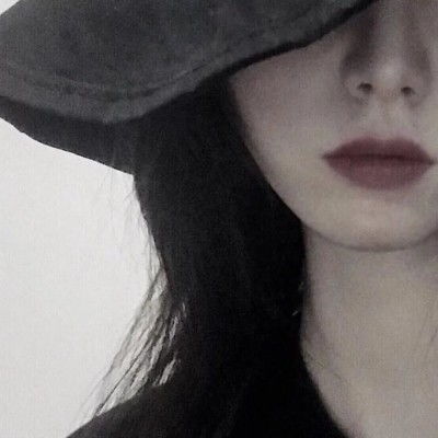 贵州清镇：男孩手拿奖状回家 步伐夸张萌翻网友