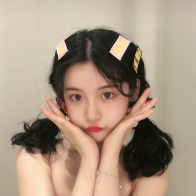 丞磊田曦薇在台上说悄悄话